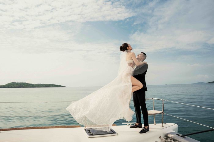 Ảnh cưới trên du thuyền triệu đô của Phương Trinh Jolie - Lý Bình
