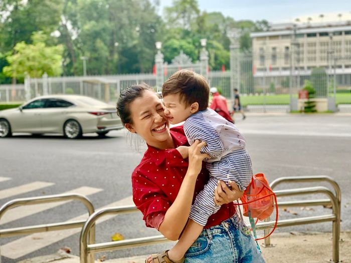 Ảnh hot sao Việt 15/4: Thúy Diễm tung ảnh làm mẫu thời còn phèn