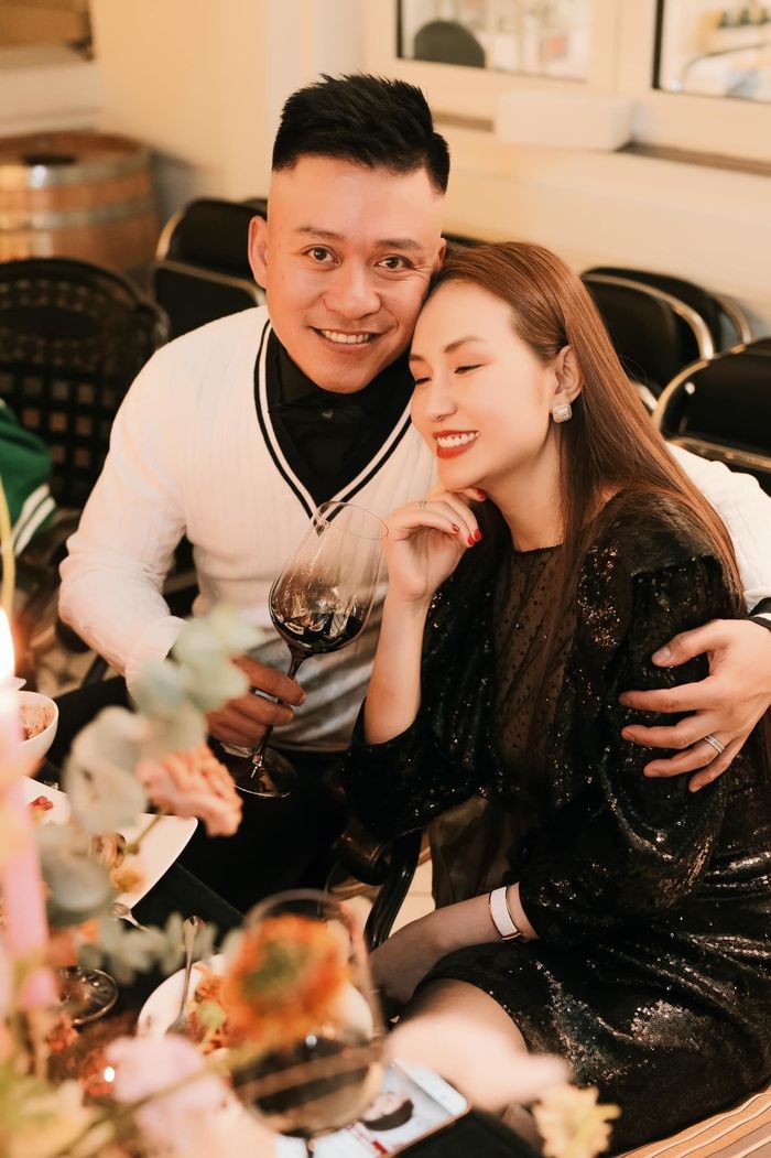 Ảnh hot sao Việt 2/4: Hương Ly tung bộ ảnh ra dáng beauty queen