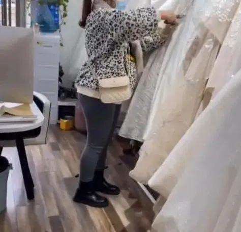 Bị hoãn hôn sự 3 lần, cô gái tức tối vào tiệm váy cưới làm hỏng 32 bộ