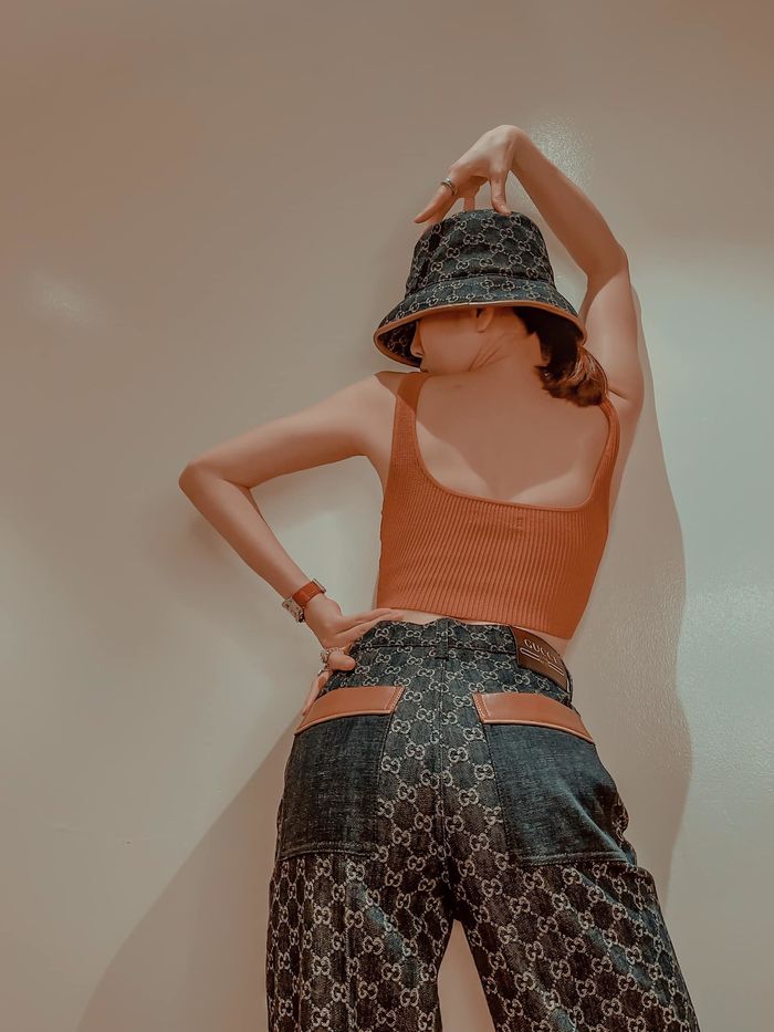 Bộ sưu tập dáng pose không máu lửa đời không nể của Lệ Quyên