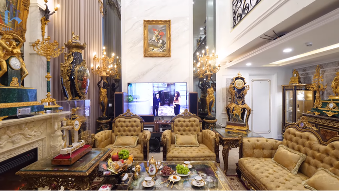 Căn penthouse 200 tỷ trưng bày toàn cổ vật xa xỉ từ châu Âu