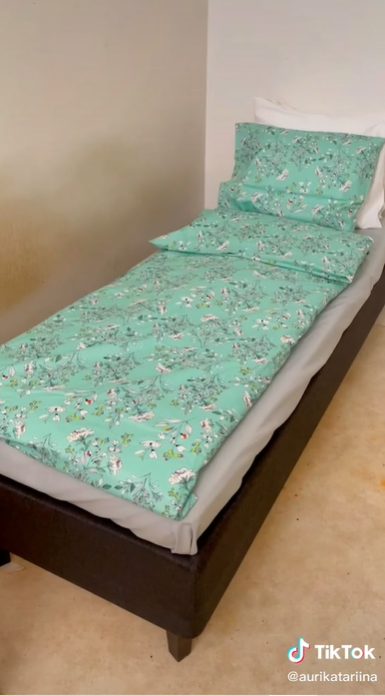 Căn phòng ngập rác được dọn dẹp sạch sẽ: Thật là đáng khâm phục!