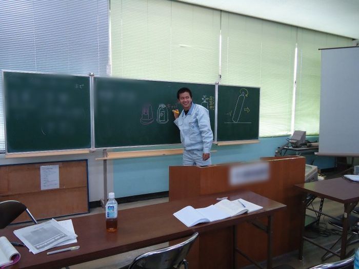 Chàng trai phụ hồ vươn lên hàng lãnh đạo với hợp đồng chục triệu USD