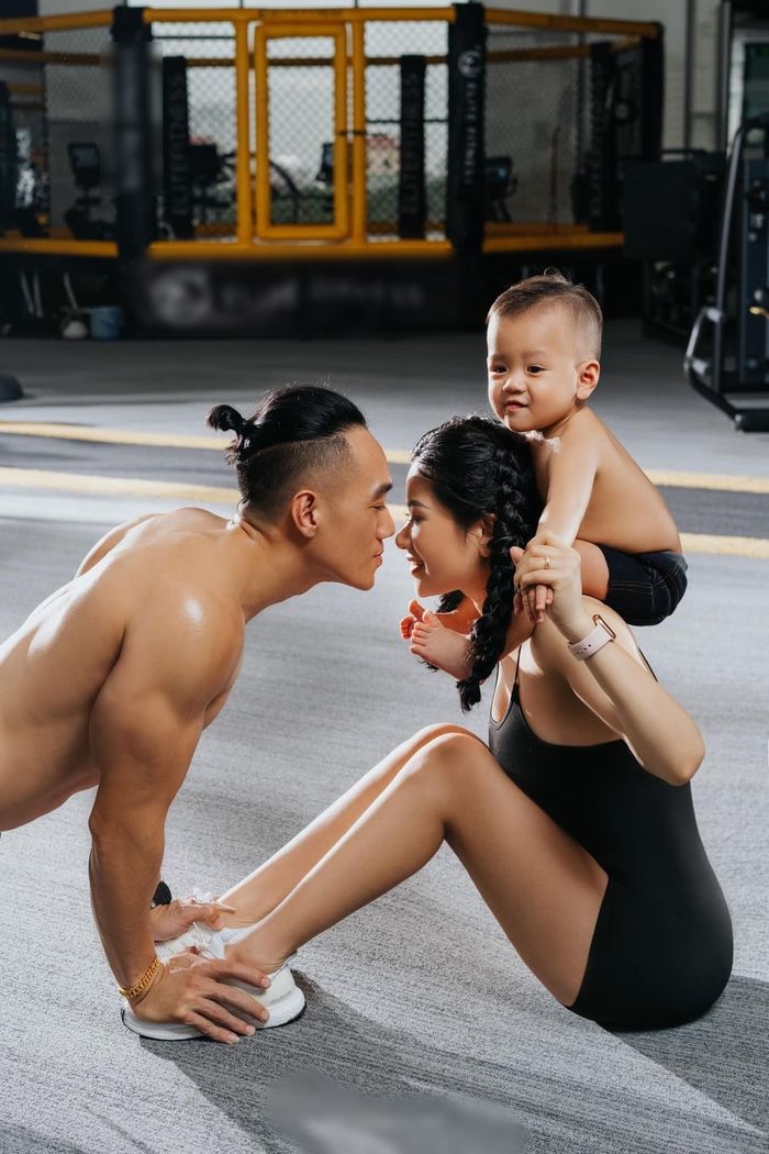 Chỉ một lần nhờ hướng dẫn tập gym, gái xinh “hốt” được chồng điển trai