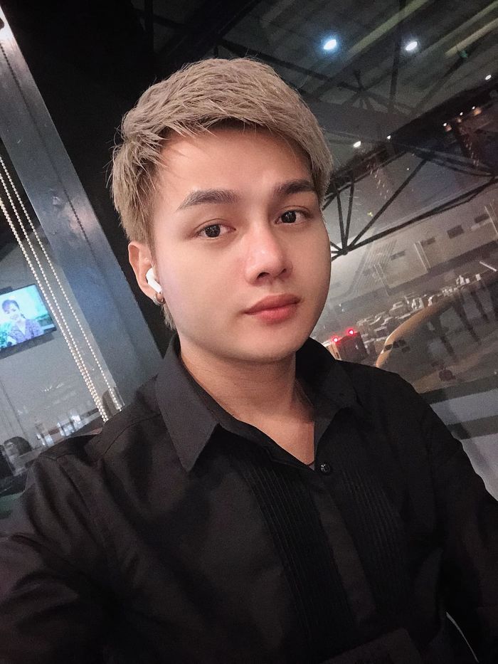 Chủ nhân hit Vì Anh Thương Em gác lại hào quang để đi hát rong