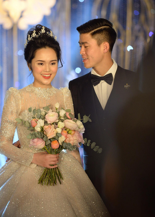Chú rể Vbiz chăm chút diện mạo ngày cưới: Lý Bình đeo đồng hồ 1,5 tỷ
