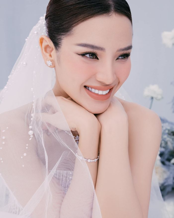 Cô dâu tháng 4 Phương Trinh Jolie thay đổi tóc mới để về nhà chồng