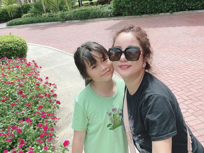 Con gái 11 tuổi của Thúy Nga: Ngày càng xinh, là cô bé siêu tình cảm