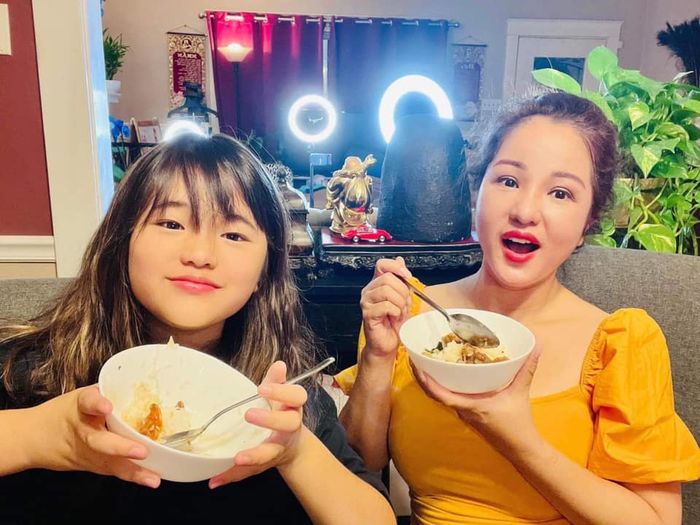 Con gái 11 tuổi của Thúy Nga: Ngày càng xinh, là cô bé siêu tình cảm