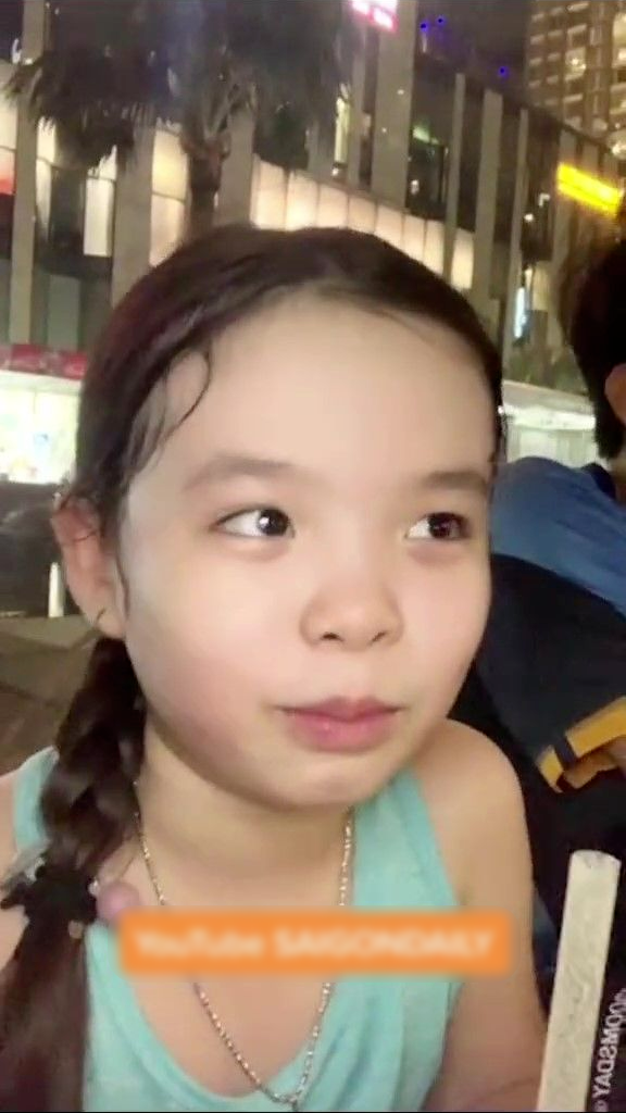 Con gái Phương Trinh Jolie mới 9 tuổi đã nói tiếng Anh cực sõi