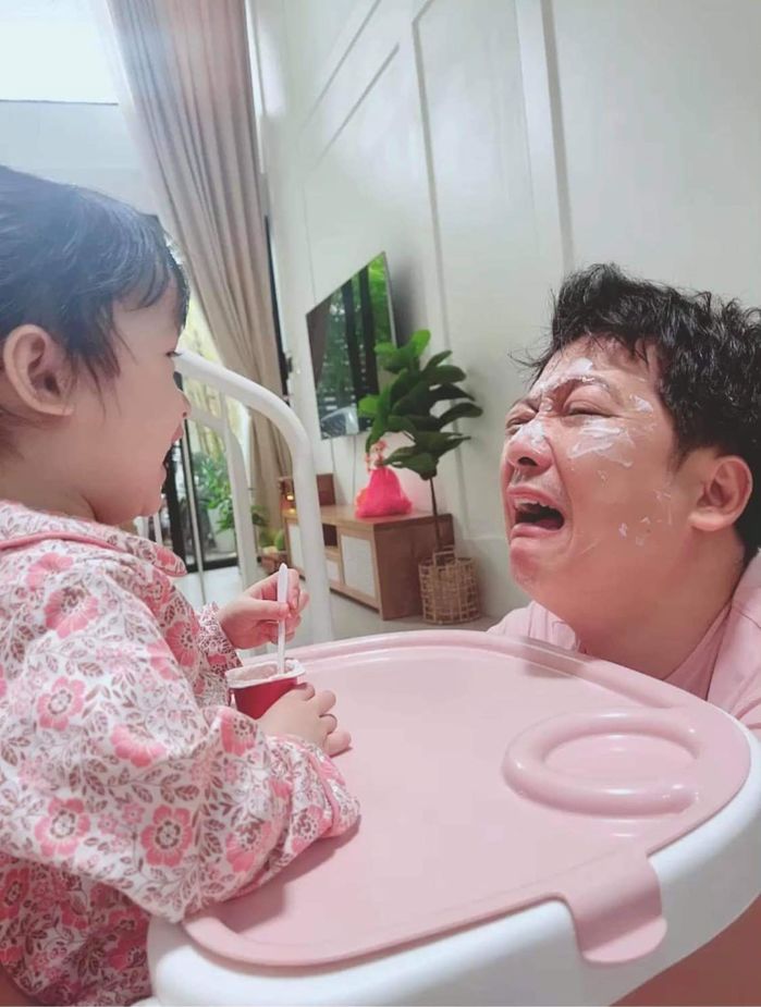 Con gái Trường Giang: gương mặt xinh hệt mẹ, tính tình giống y đúc bố