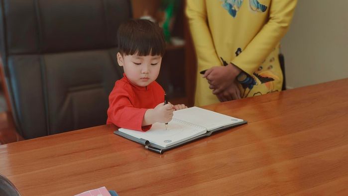 Con sao Việt bé tí ti đã sáng dạ: Winnie trả bài mẹ Nhi vanh vách