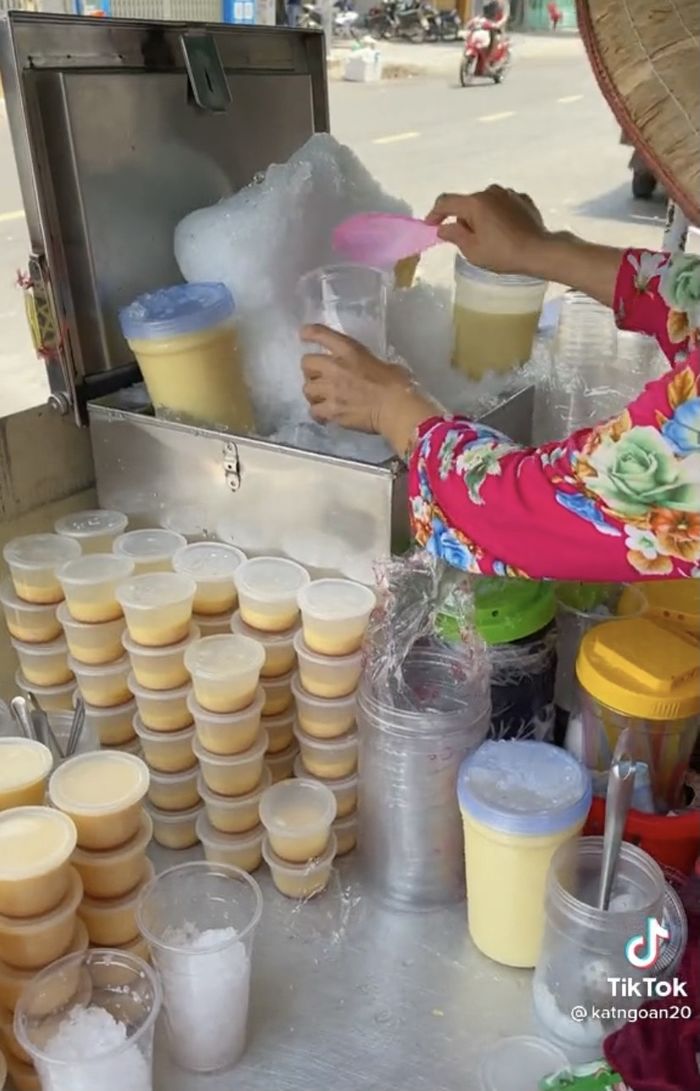 Quán milo dầm quận 1: Trân châu size bự, chỉ bán 100 bánh flan/ngày