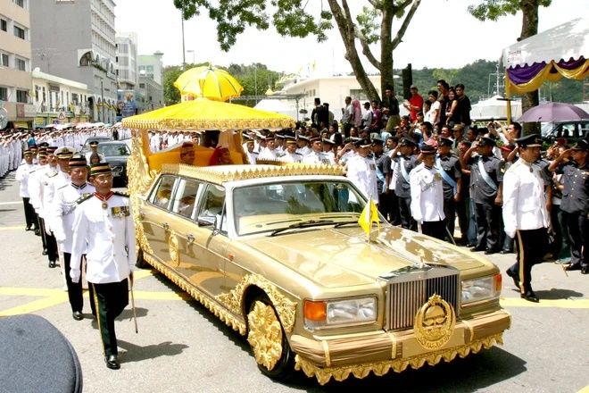 Lọ lem lấy Thái tử Brunei: Hôn lễ tốn 130 tỷ, 18 năm vẫn mặn nồng