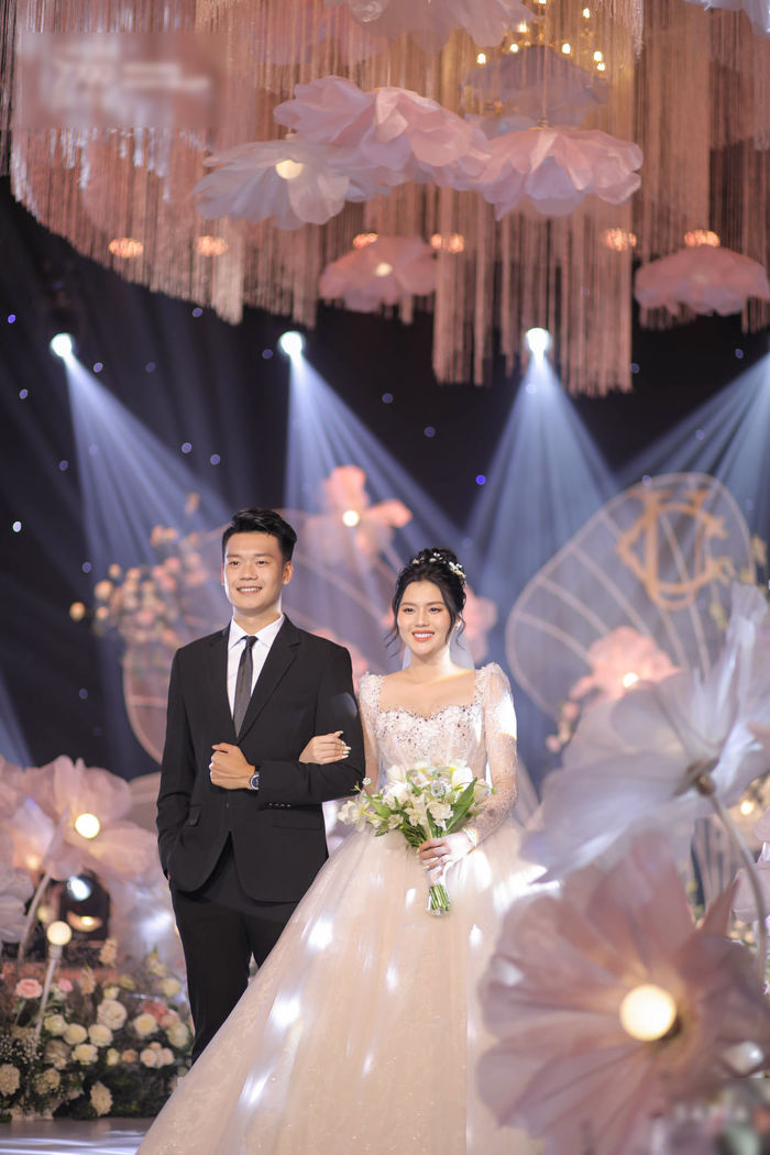 Đám cưới cầu thủ Thành Chung, cái kết đẹp sau 5 năm yêu nhau
