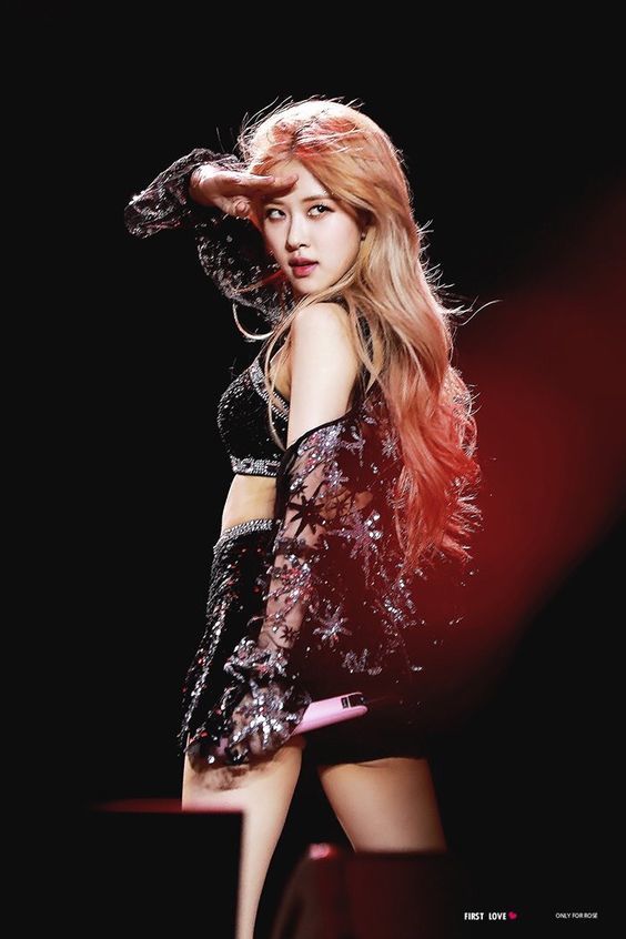 Điểm danh outfit BLACKPINK thích nhất: Rosé cực cháy trên đất Mỹ