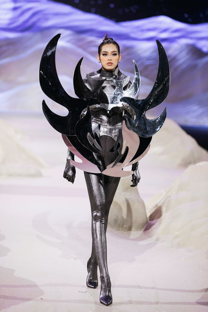 Đỗ Thị Hà tái xuất sau Miss World: Khoe đôi kiếm Nhật nuột nà