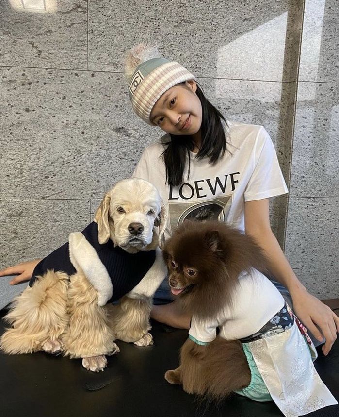 Đôi bạn Jennie - Nayeon như rủ nhau mặc đồ đôi: Mỹ nhân TWICE cute xỉu