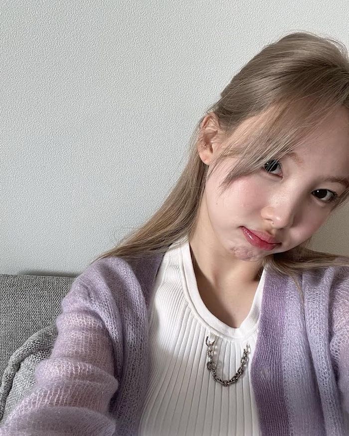 Cheap moment cực mạnh với idol Kpop: Hãy thử tóc cam chói như Jennie