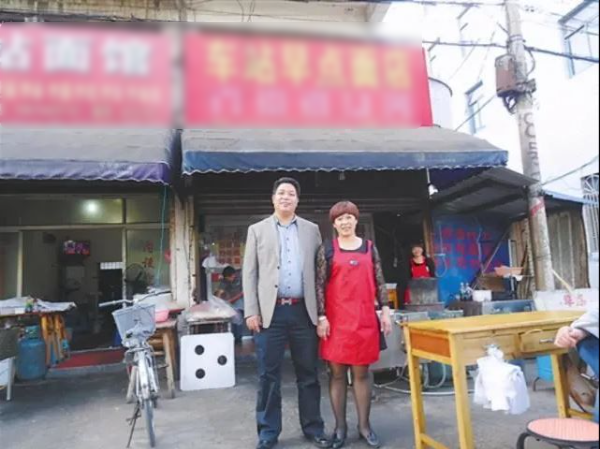 Được người lạ đãi bữa cơm, 20 năm sau chàng trai quay lại tặng 3,5 tỷ