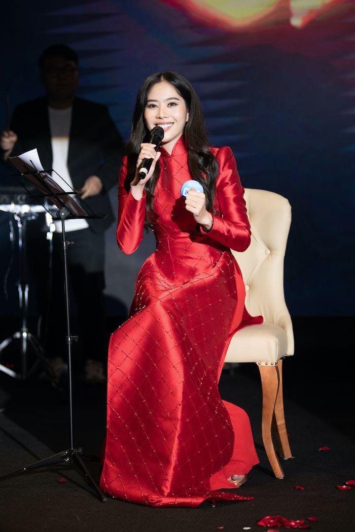 Fan Nam Em chơi lớn quyết tâm đưa idol thắng Người đẹp Truyền thông