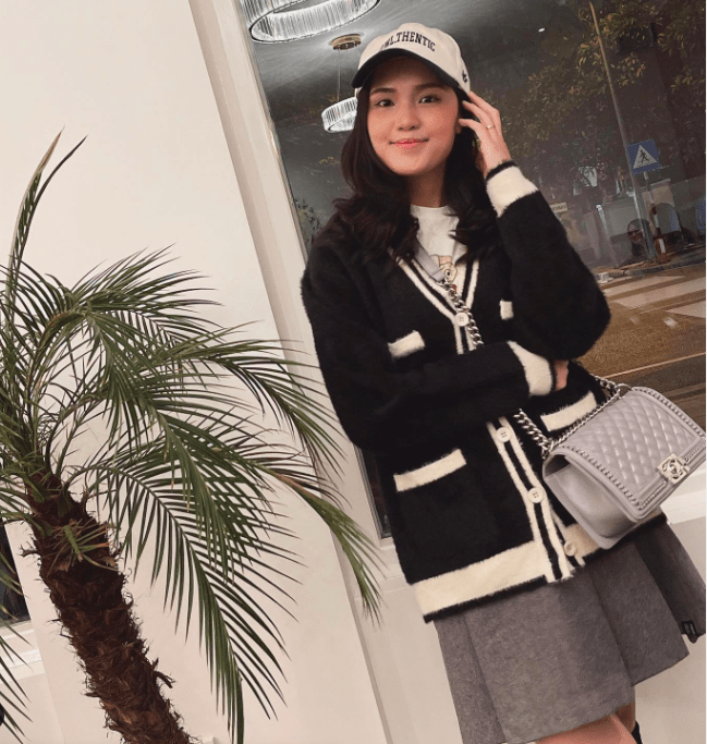Đu trend TikTok với background toàn túi hiệu, vợ Duy Mạnh gây ấn tượng