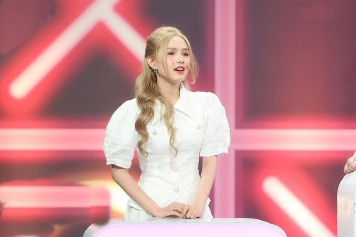 Gái xinh đại chiến cameraman nhà đài: Xoài Non ở một đẳng cấp khác