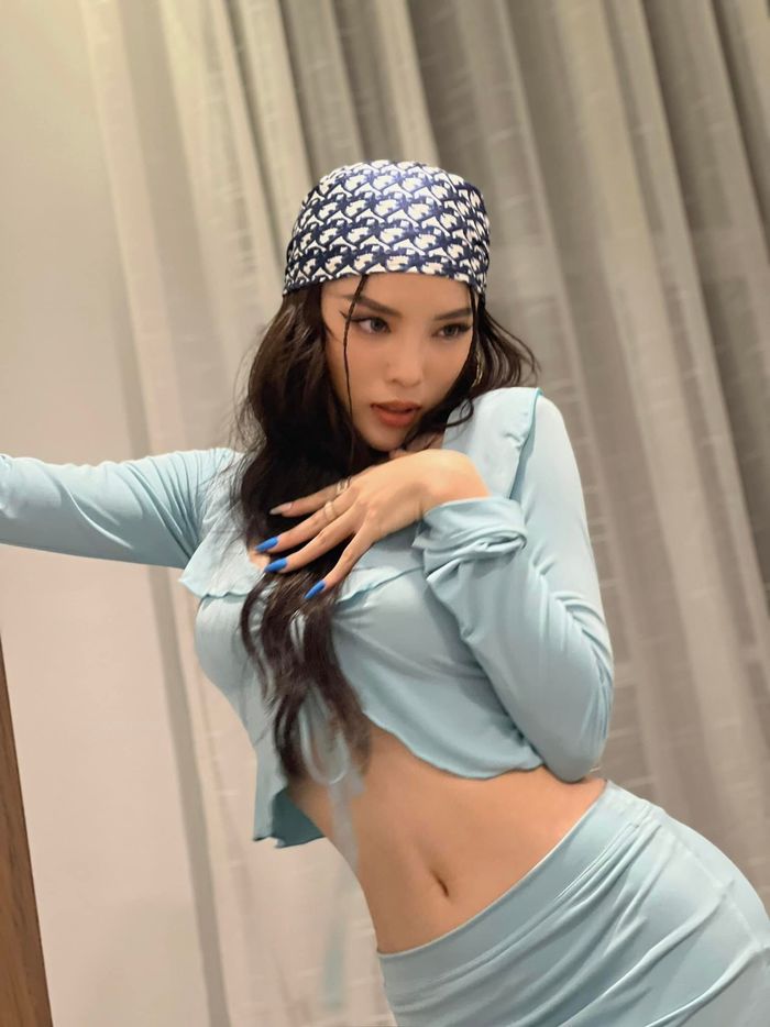 Gu thời trang ngày càng kiệm vải của Hoa hậu Kỳ Duyên
