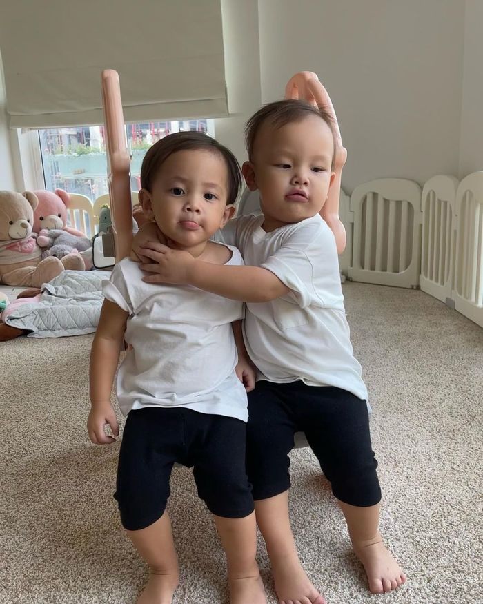 Hai thái cực đối lập của Lisa - Leon ngày đầu đến trường