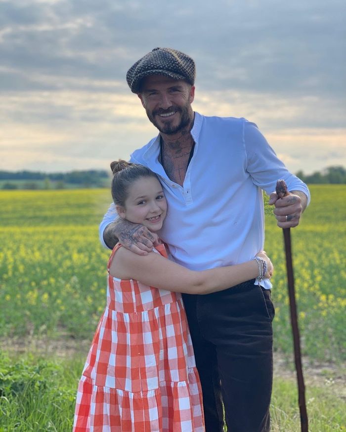 Harper Beckham qua ống kính của mẹ Victoria xinh tựa thiên thần