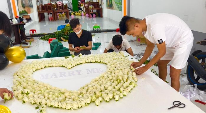 Hậu trường cầu hôn của sao Việt: Mạc Văn Khoa không thiếu lãng mạn