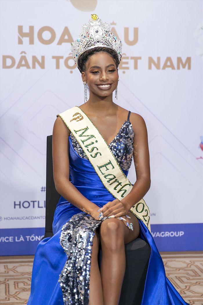 H'Hen Niê dìu Miss Earth 2021 xuống bậc: hoa hậu tử tế nhất là đây