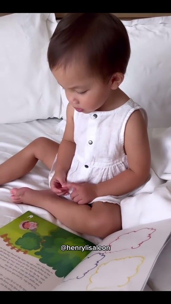 Họa sĩ Lisa dạy Leon học vẽ: còn cẩn thận chọn bút màu y hệt cho em