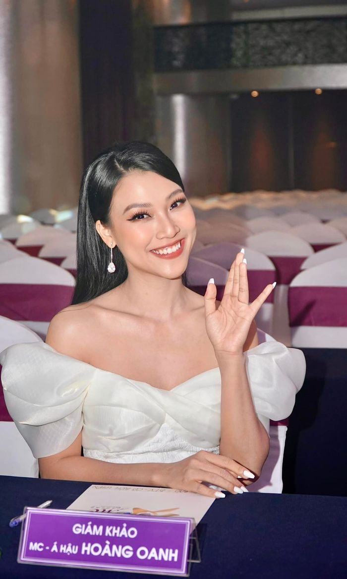 Bản lĩnh như Hoàng Oanh: an ủi chị em cùng cảnh ngộ, dạy con tử tế