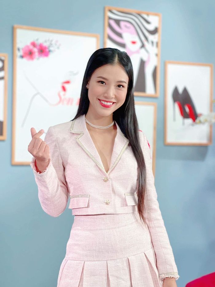 Hoàng Oanh đắt show làm MC: phụ nữ sau đổ vỡ là phải thế này