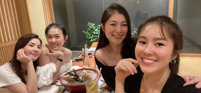 Họp mặt hội chị em: Lê Phương khoe eo thon, bầu bí lần 3 đâu ra
