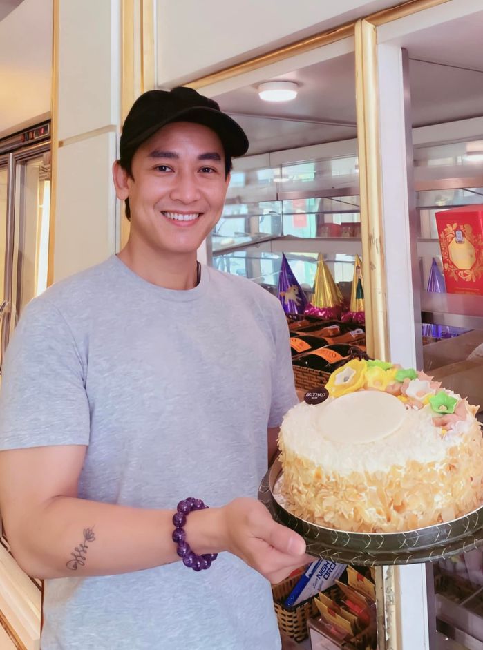 Hứa Vĩ Văn tuổi U50: đẹp trai bền vững, thay em trai chăm sóc 2 cháu