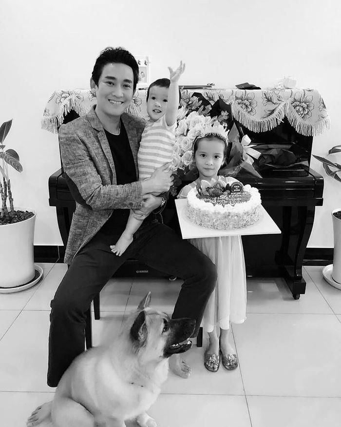 Hứa Vĩ Văn tuổi U50: đẹp trai bền vững, thay em trai chăm sóc 2 cháu
