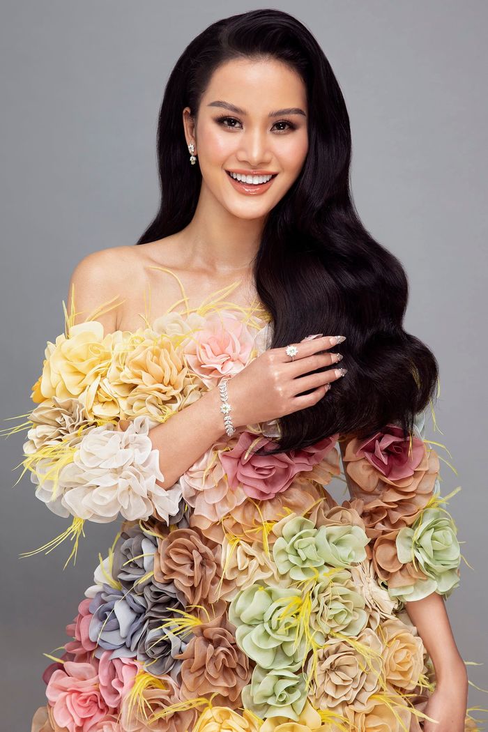Hương Ly đầu tư như thi Hoa hậu quốc tế: em đến với tư cách celeb?