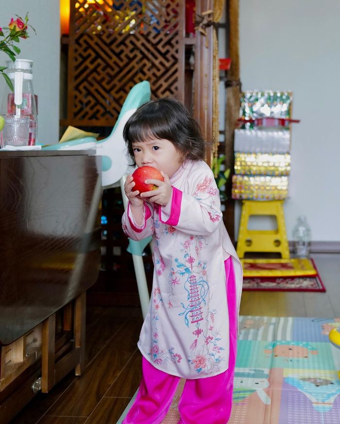 Không đẻ con gái đời không nể: Winnie số 2 thì không ai số 1