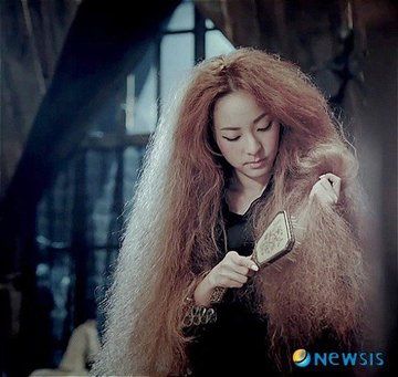 Kiểu tóc quái dị nhất trong lịch sử Kpop gây bất ngờ