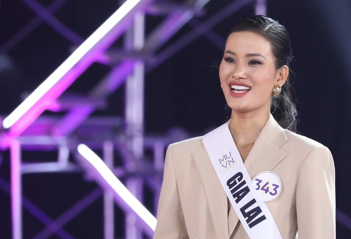Kim Duyên và Mâu Thủy ra sức chiêu dụ Hương Ly ở vòng chia đội
