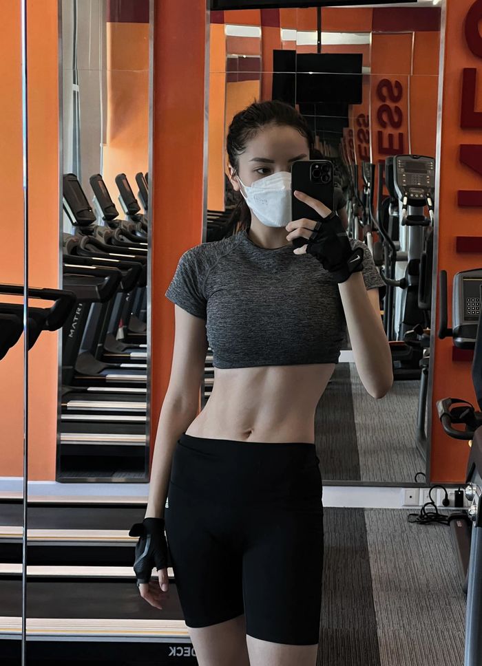 Kỳ Duyên thăng hạng từ nhan sắc đến váy áo: chăm khoe điểm vàng cơ thể