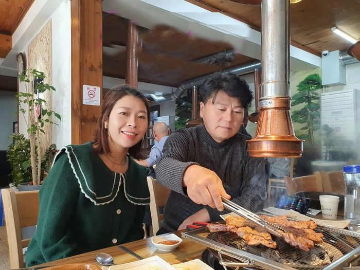 Lấy chồng Hàn qua trung gian, dâu Việt được mẹ chồng thương hết cỡ