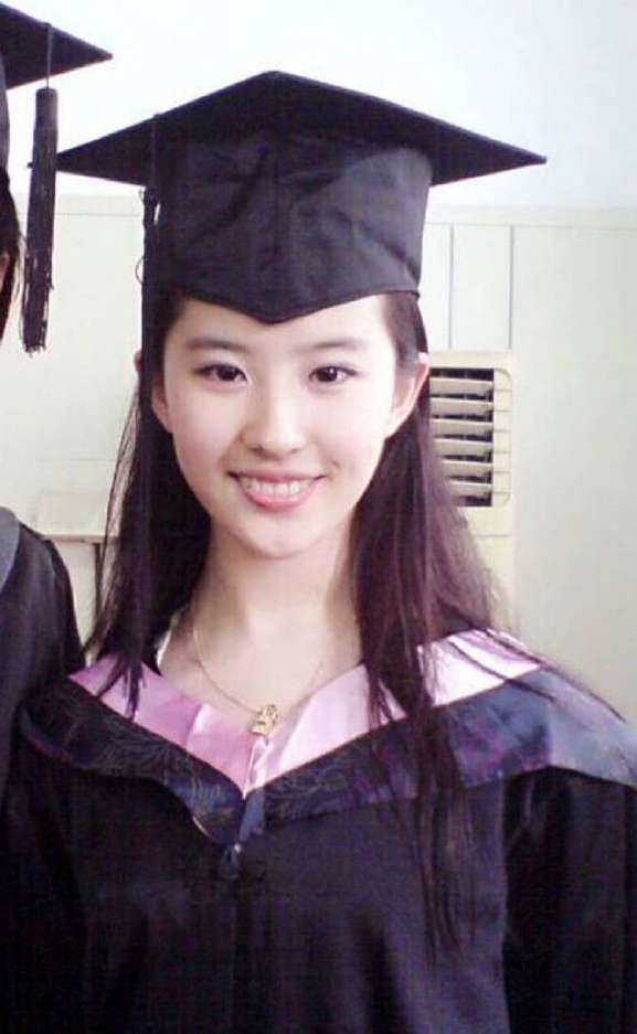 Ảnh hồi còn đi học của mỹ nữ Hoa ngữ: Hiếm ai vượt mặt Lộ Tư, Lệ Dĩnh