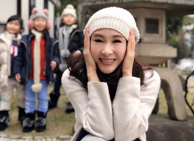 Lê Tư tuổi 50: Mới lộ toàn nếp nhăn, nay khoe visual mẹ 3 con cực trẻ