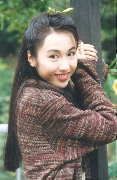 Lê Tư tuổi 50: Mới lộ toàn nếp nhăn, nay khoe visual mẹ 3 con cực trẻ