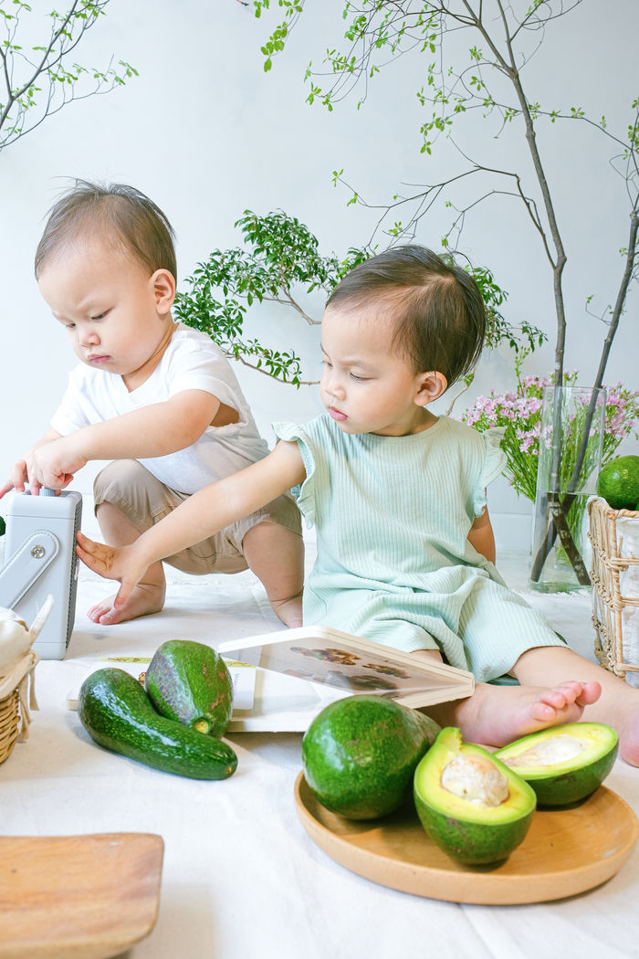 Lisa - Leon phụ mẹ xếp đồ: đáng yêu thế đến mức tan chảy