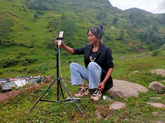 Livestream khoe nghèo, ngôi làng hẻo lánh kiếm hơn 100 triệu/tháng